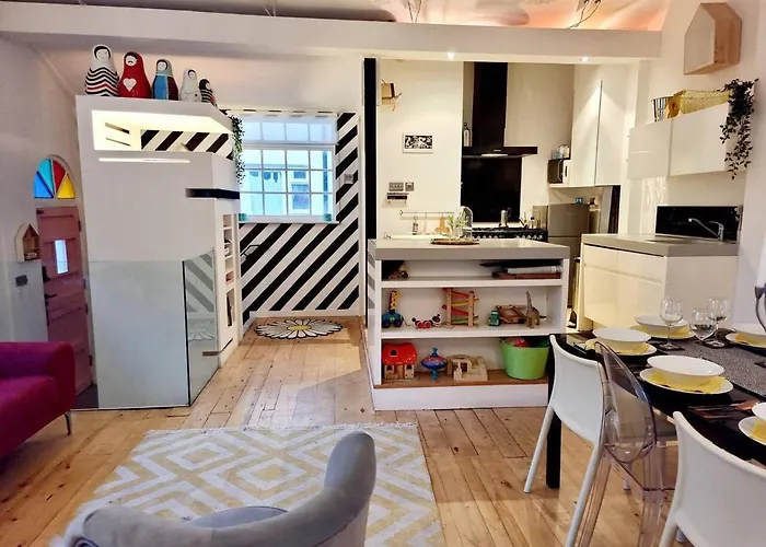 Quirky Seaside Family Cottage Walk To The Waves!