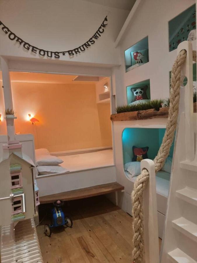 Holiday home Quirky Seaside Family Walk To The Waves!