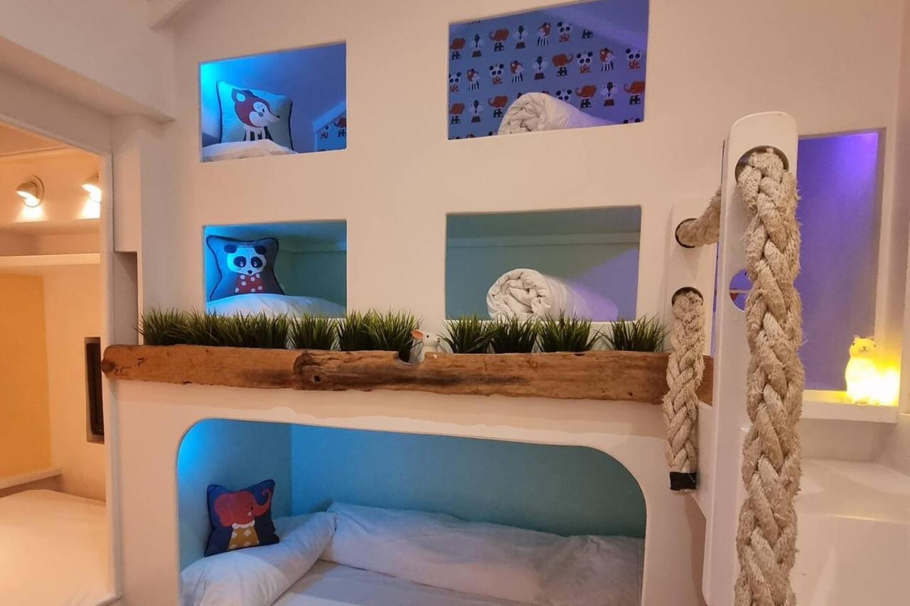 Holiday home Quirky Seaside Family Walk To The Waves!